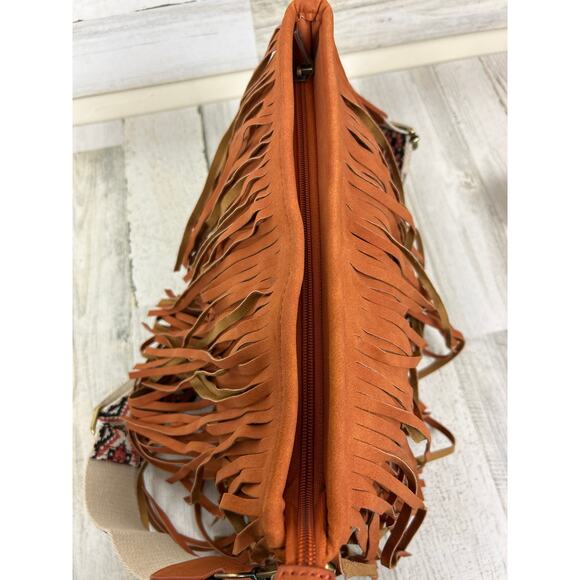 Jen & Co Women’s Brick Sadie Vegan Leather Aztec Fringe Boho Crossbody Bag NEW - Picture 10 of 10